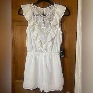 NWT White Express Flutter Sleeve Romper (XS)